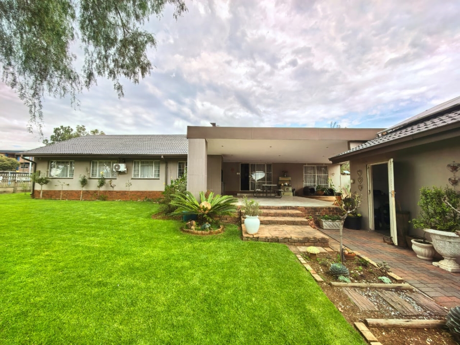 5 Bedroom Property for Sale in Vaalpark Free State
